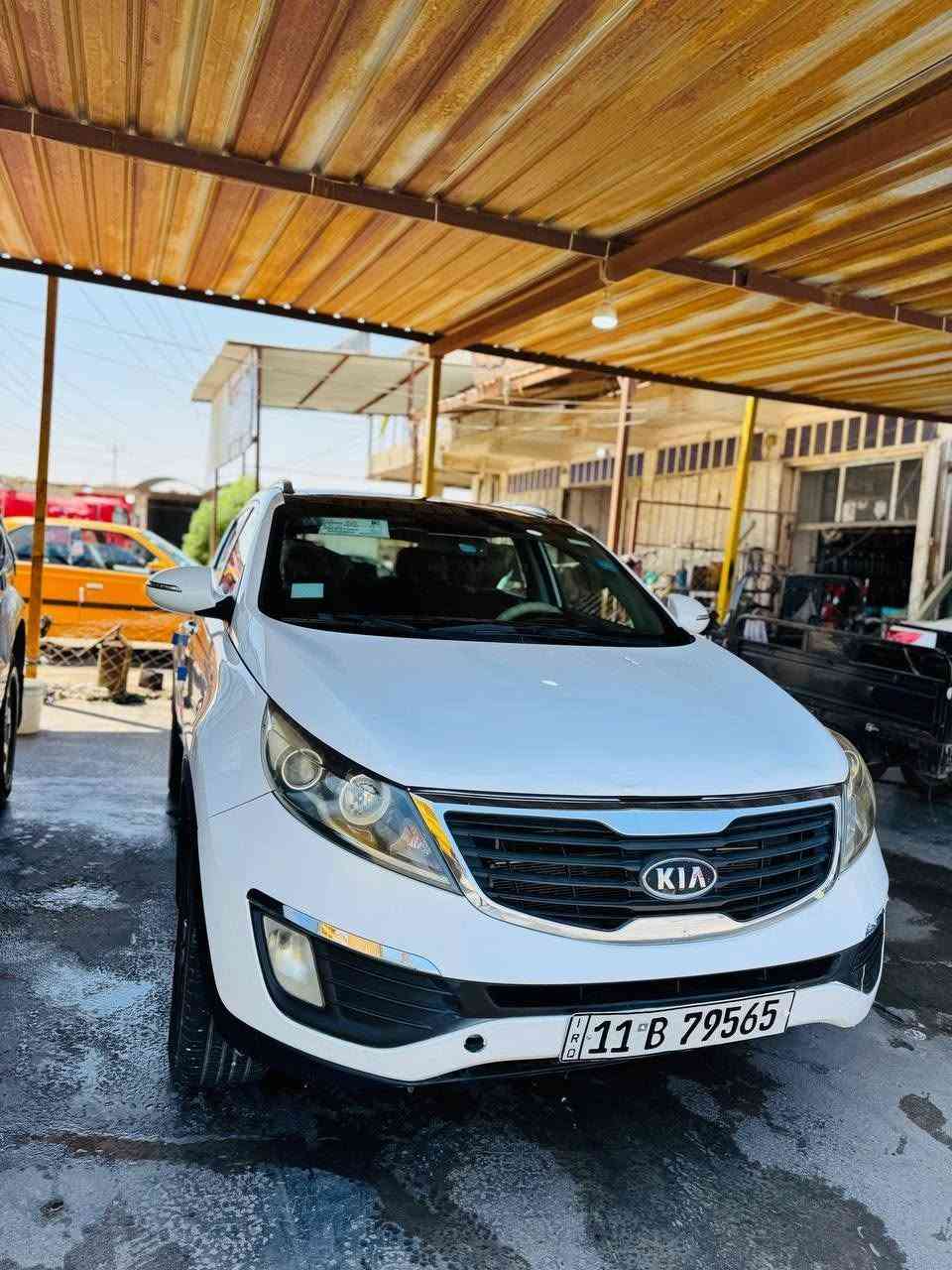 🚙 كيا سبورتج 2011 للبيع
كيا سبورتج 2011 خليجي
 بااسمي سنويتها 2031

  بيها ربع باب صبغ  اثر شخوط  وبيها صدعات بسيطه  بالنيد  والباقي مكفول 

المكينه مفتوحه شرط لا تبخير ولا تنقيص 
تبريد شغال السياره حلو وماناقصها شي
🔹 المحرك: 2000 CC
🔹 القير: أوتوماتيك
🔹 الدفع: أمامي
🔹 اللون: أبيض
🔹 خليجي
🔹 فل أوبشن vip
🔹 فتحة سقف
🔹 تحكم ستيرن
🔹 مرايات كهرباء
🔹 ضبابيات
🔹 تكييف
🔹 السيارة نظيفة ومرتبة
📍 الموقع: [الديوانيه - الشافعيه
📞 للاتصال: ***********
