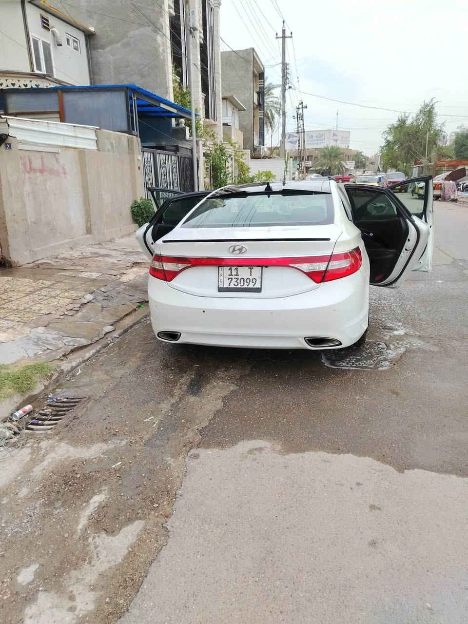سلام عليكم ورحمة الله وبركاته هونداي ازيرا رقم بغداد ٢٠١٤محرك ٣٣٠٠مامفتوح سياره فقط جاملغ خلفي ماشيه ١٨٩مكان سياره بغداد ***********مامتواجد ع نت سياره فول مواصفات السعر ١٢٠
