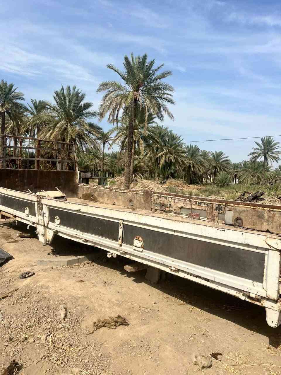 السلام عليكم ثنين بديات للبيع: 
 بدي مال هينو كرين للبيع طول 5.65 م كاعيه جكر بليت ، و شاصي مال بدي 5.50 م للبيع للتواصل ***********  ،  ***********
