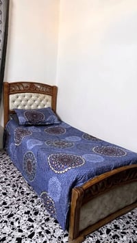 سرير عدد 2 نفس الموديل للبيع اثنينهم ب250 و بيهن مجال  0788 167 8718