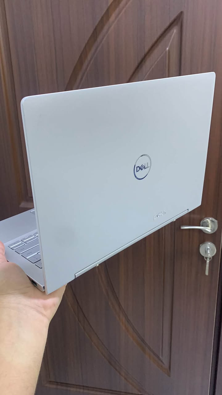لابتوب وايباد بنفس الوقت DELL للبيع.
CORE I5 
جهاز كلش نضيف و مليان مواصفات شاشة لمس اللمس مالته خورافي وسريع وشاشه واضحه وصافيه و يدعم بصمة الاصبع و القلم والجهاز ينطوي ويصير ايباد  
سعره ٥٢٥ الف و بي مجال 
تواصل *********** واتساب .
