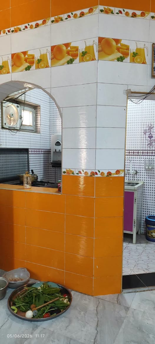 الى اصحاب الموقع الممتاز والمواكب الحسينية بيع مستعجل :-
 بيت حديث 200م طابقين ركن طابو زراعي(ملك صرف) سند 25 حسب ما مذكور في سند التسجيل العقاري للبيع أو مراوس ( طابو صرف أو طابو زراعي ) ..موقع ممتاز في أبي غرق حي بغداد خلف سيطرة أم الهوى وخلف محل الحلويات  يبعد عن طريق الزائرين تقريبا 30م السعر 146 مليون وبي مجال للشراي يتكون من :-
ط1ـ غرفتين نوم،صاله،استقبال،مطبخ حار وبارد ،صحيات عدد2,گراج.
ط2ـ ثلاث غرف نوم،صاله،إثنان من الغرف نظام سويت،سطح عدد2 .. للاستفسار الاتصال على الارقام التاليه:-
***********
***********..واتس آب
