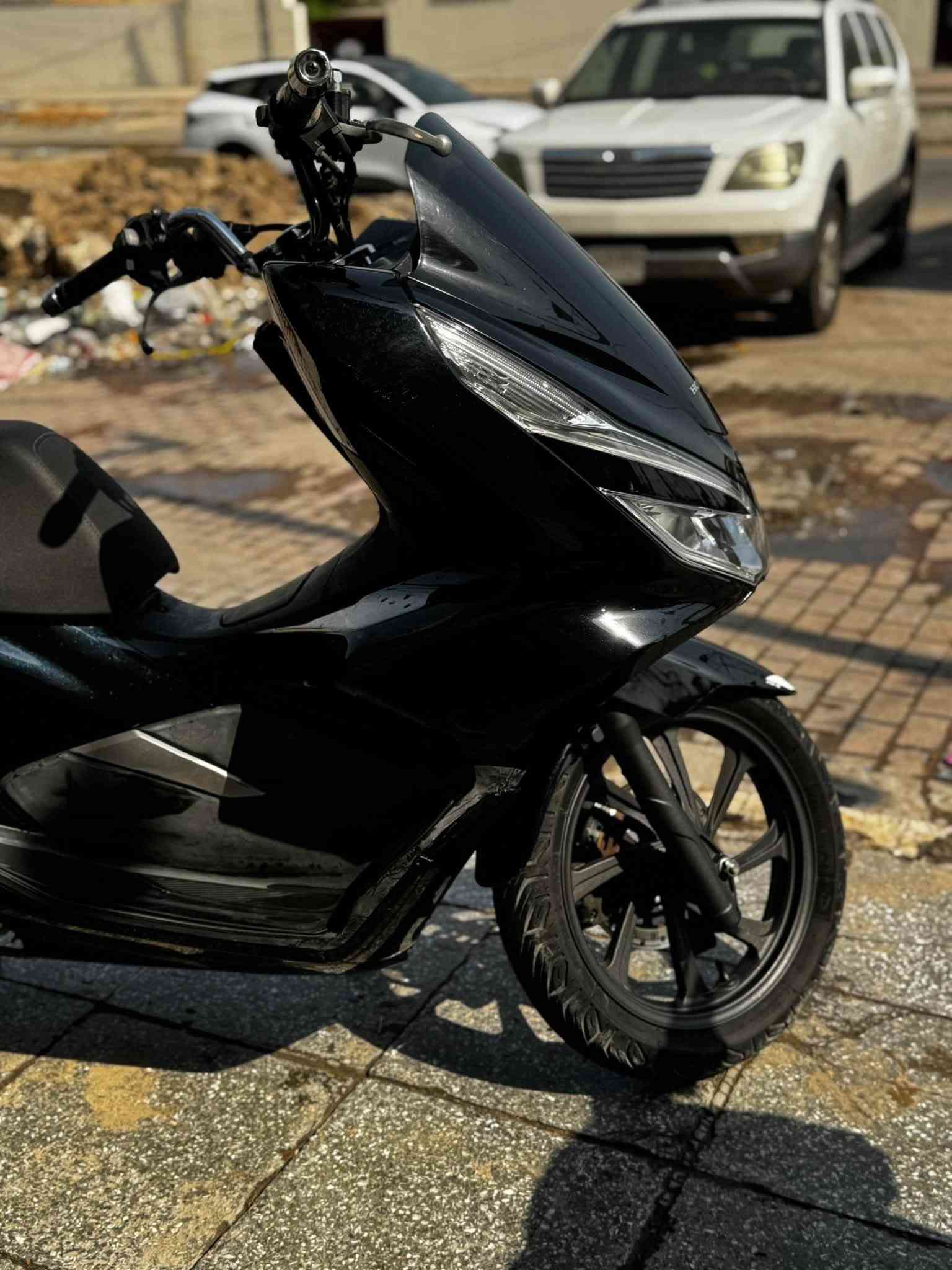 السلام عليكم
دراجه pcx جيل ال ثالث ياباني اصل JF موديل 2022
دراجه رمبه صارلها اقل ال شهرين مــن نازله 
كفاله عامه مــن التاير لل التاير مكينه وكفر دراجه احلى مــن الصور 
ممشى الدراجه 5الف فقط دراجه ب الكارتونه السعر (21)$
مكاني بغداد مدينه الصدر  للتواصل متواجد واتساب واتصال فقط ***********📞📱
