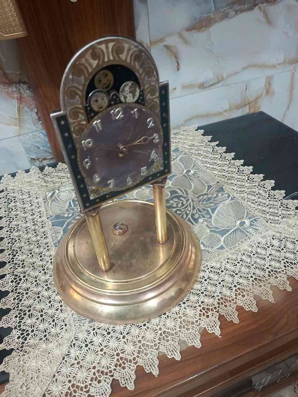 السلام عليكم
ساعه صنع الماني قديم اصلي مجيمه
السعر ٧٥ 
المكان الكريعات مقابل مطعم البلام العائلي
موبايل ***********
لانرد علي التعليقات فقط الاتصال
