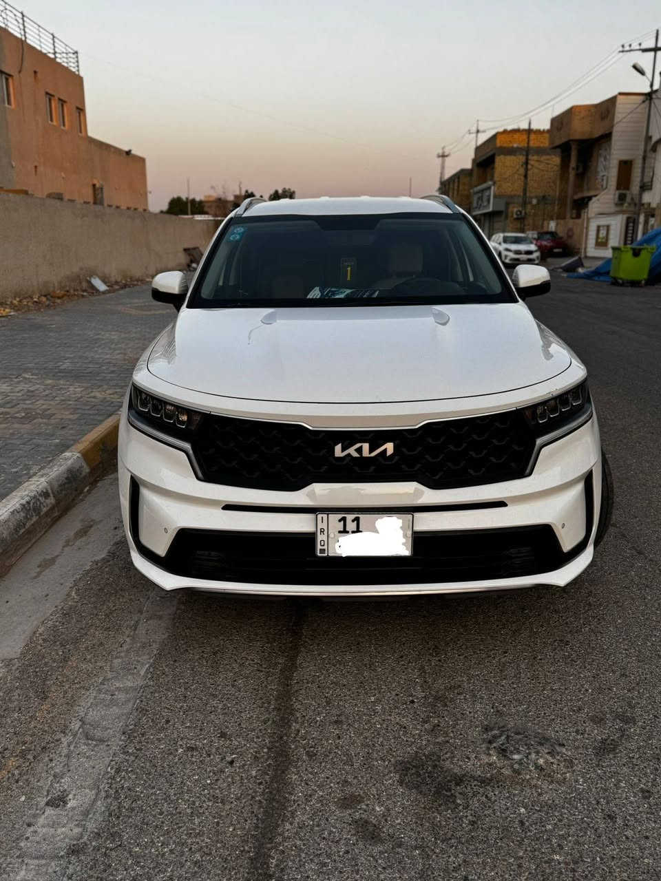 السلام عليكم 
‏سورنتو 2023 سابقا مكفوله وصار بيه حادث بسيط وموضح بلسونار بلصور بيه تبديل جاملغ امامي وفتح باب السايق وفتح باب الصدر وصبغ وبارد بلباب الي خلف الصدر واكفله من التبديل عده الجاملغ الامامي 
‏6 سلندر 
‏ماشيه 54 الف حقيقي وعلى الفحص 
‏رقم بغداد الانكليزي باسمي تحويل ثاني يوم 
‏السعر ب 238 ورقه وبيه مجال
‏للاستفسار  ***********
‏مكان السياره بلكوت 
‏المواصفات 
‏1-كير ماوس 
‏2-سبعه راكب 
‏3-اضائه داخليه لد 
‏4-كامرا
‏5-محرك 6 سلندر 
‏6-ويل كب 19
‏7-هندبريك بصمه
‏8-حساسات امامي 
‏9-كشنات كهرباء
‏10-صندوق كهرباء
‏11-لايت 5عدسات 
‏12-جي بي اس 
‏13-اريل نفكيشن 
‏14-ثلاث قطع تبريد 
‏15-شاشه كبيره 
‏16-شاحن وايرليس
‏17-بردات ابواب خلفي
‏باقي المواصفات المعروفه لسورنتو دهل اوران, واسط
