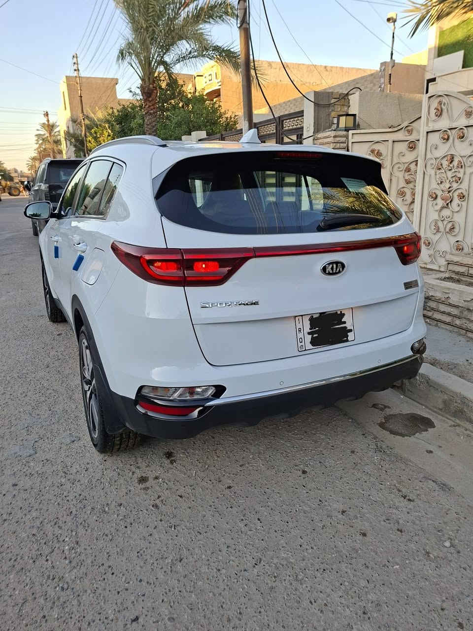 السلام عليكم ورحمة الله وبركاته .. سبورتج 2020 الشركه الدوليه مكفوله كفاله عامه من الصبغ التبديل والحالوب والبارد والسياره جديده مال بيت  ماشيه 53 الف كيلو حقيقي.. حساسات امامي وخلفي ومري شفط وتبريد قطعتين و 5 ويل كب وفول تحكم ستيرن وكاميرا اصليه وارين نفكيشن..وكثير من المواصفات.. الرقم الدولي الجديد وهزه جديده وباسمي تحويل ثاني يوم.. بغداد الكرخ.. السعر 198 وبيها مجال.. الاتصال  رقم الواتساب ***********
