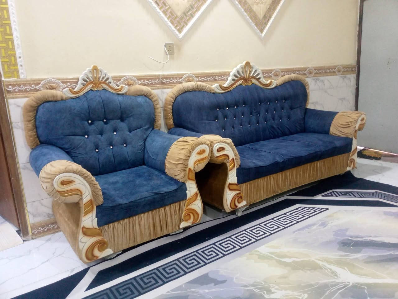 السلام عليكم قنفات البيع 6 قطع 2 كبيرات 2 مكسورات (الستفسار ***********)
