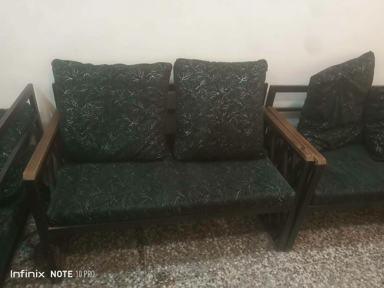 للبيع جلسات
12 قطعه
طولها 120
نضيفات
قطعه 75الف  سعرها
بيهن بس 2 وكع عليهم فحم
الشراي يجي خاص
بغداد القاهره

نص مكتوب في الصور:
- Infinix NOTE 10 PRO