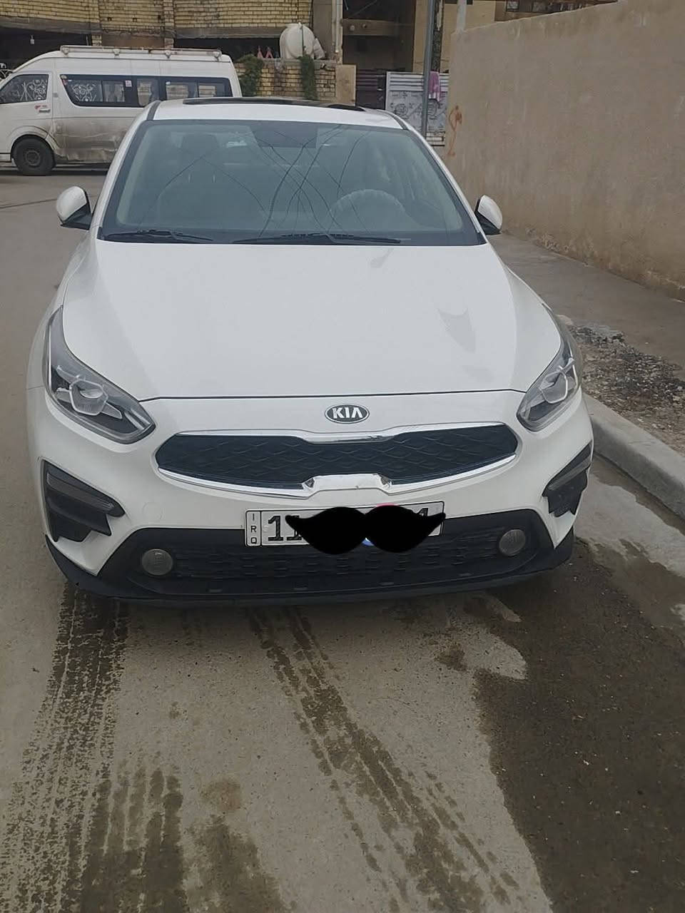 السلام عليكم
سيراتو موديل 21 سياره جاهزه بدون أي نقص دوشمه كشنات وارضيه جلد وتخم  تاير جديد السياره ب اسمي تحويل ثاني يوم ماشيه 55 ألف وقابل للزياده السياره بيهه فقط حالوب وبيهه رصعه جوه قبق البانزين بعدني ممسويهه مكاني بغداد***********
