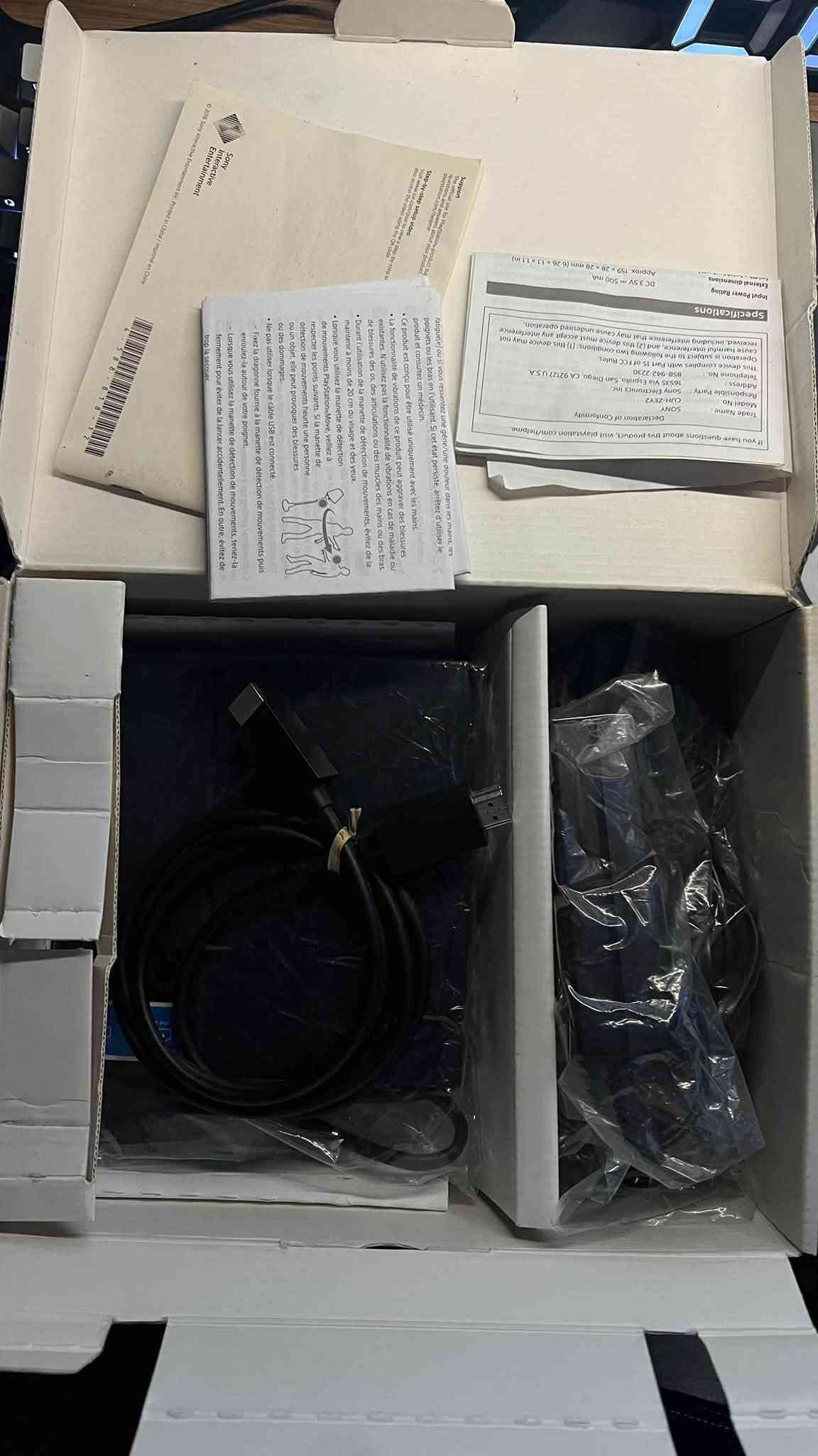 السلام عليكم
للبيع *PSVR* 🎮🔥

نظارة واقع افتراضي PlayStation VR بحالة ممتازة، استعمال خفيف ، وياها كل أغراضها الأصلية (الكاميرا + الأسلاك + الجهاز + يداتها الاصلية) .

تشتغل على بلايستيشن 4 و بعض الالعاب من البلايستيشن 5 و مجربة 100% بدون أي مشاكل 💯.

مناسبة للألعاب والتجربة أول مرة بالـ VR 👌

السعر: (220 الف) وبيها مجال.

الموقع: (بغداد - حي الجامعة)

للتواصل خاص 📩 أو واتساب :
***********

نظيفة حيل و استخدام قليل 🔥
