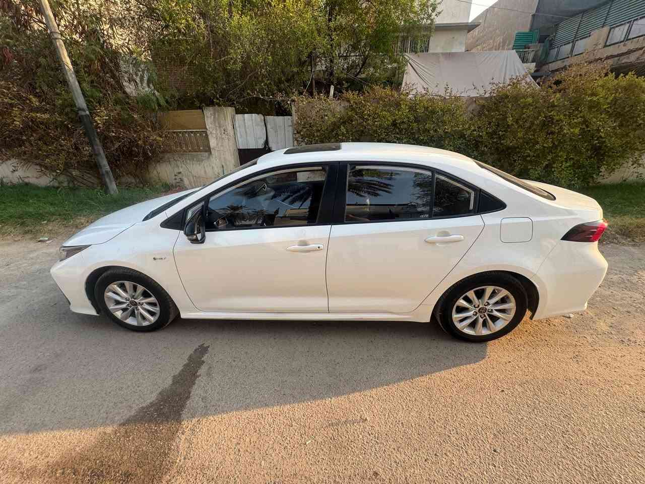كورلا  هايبرد 24 ماشيه 23 الف كفاله عامه شكل الخليجي ب158
رقم بغداد العنوان بغداد شارع فلسطين السياره بلاديه ع وضع الزيرو 
***********
