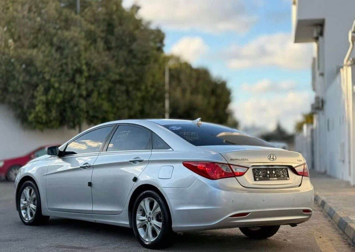 سؤناتامؤديل 2013
به نزين سه ياره كه براوه يه
تابلي جوانه جوانه ماشالله ي
ده وي له جوانيوپاكي
كؤدي بؤكراوه تايه و ويل تازه
جركه ي تيدانيه شوختي نيه
كاره بايوگيرومه كينه به شه رت
بؤنرخ كؤمنت بكه
***********
*********** السليمانية, العراق
