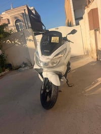 للبيع بي سي اكس جيل ثاني  محرك 150 ياباني لون مميز ماشيه 19  الف حقيقي...