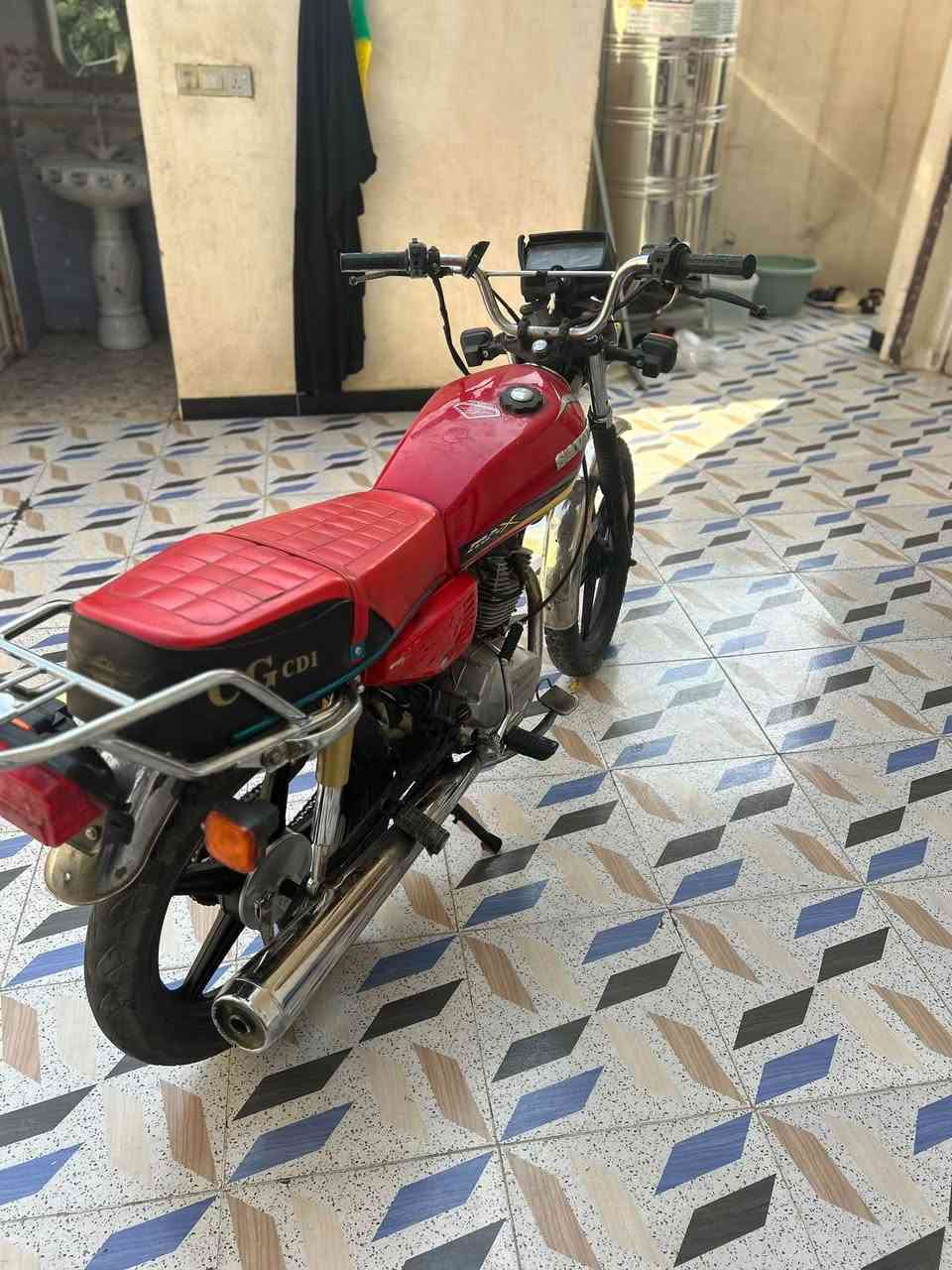 السلام عليكم دراجه سافان للبيع  مكفوله ونظيفه السعر 500بيها مجال العنوان محموديه ***********واتساب
