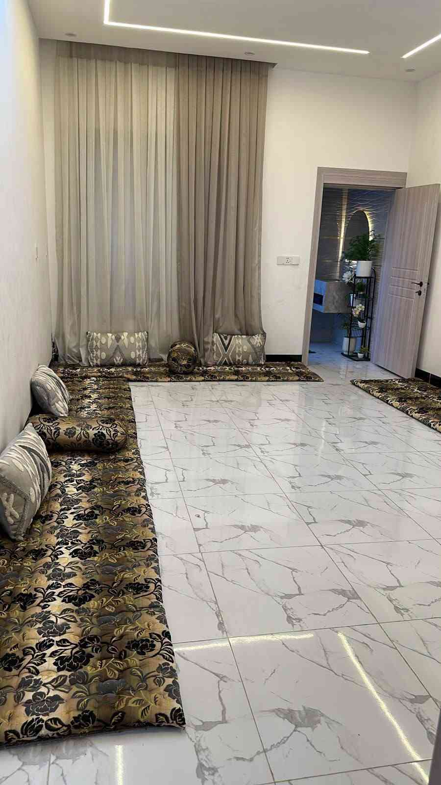 دارطابو طابق واحدبناء حديث للبيع
المساحة /١٦٠ متر
الواجهة / ٨ أمتار في ٢٠ متر
العنوان / كركوك حي النصر الثانية  السايدين قريب من الشارع العام
السعر / ١٩٠ مليون
للاتصال / ***********
