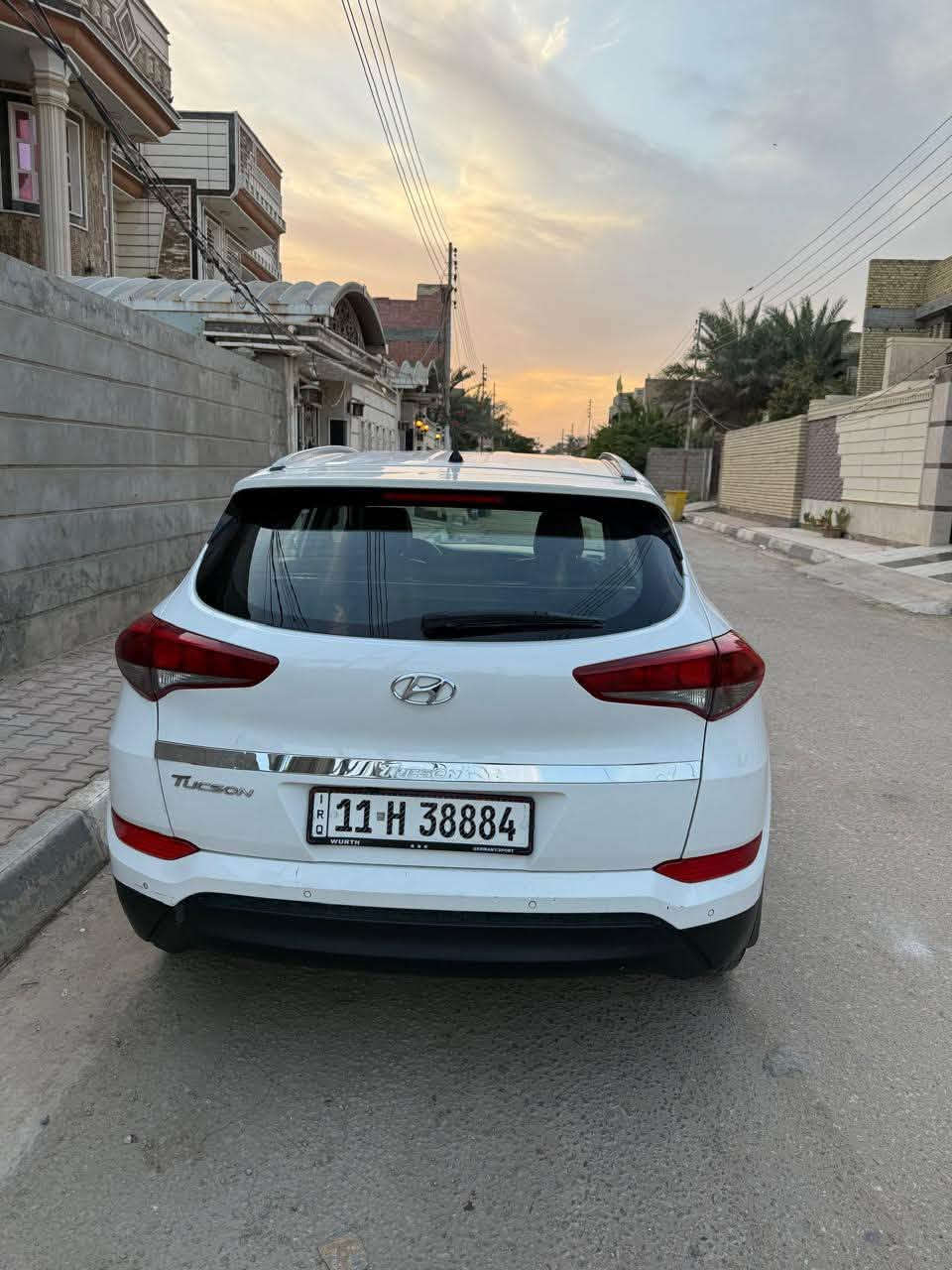 توكسان 2018 رقم بغداد / مكانه كربلاء طوريج *********** فقط اتصال
المواصفات
@ تحكم ستيرن جهتين
@ حاكية اتصال 
@ نظام ايكو وسبورت
@ شاشه 
@ جلد لونين
@ ستيرن مطعم صاج
@ دشبول مطعم صاج 
@ تبريد قطعتين
@ كير اتوماتيك و عادي 
@ مرايات شفط
@ اشاير بالمرايات
@ لايت لد نهاري 
@ كشاف لد نهاري 
@ السياره جاهزه من كافة النواحي تحويل ثاني يوم في محافظة كربلاء 
@ السونار مرفق في المنشور والمشتري يفحص سونار قبل الشراء للتأكيد@
