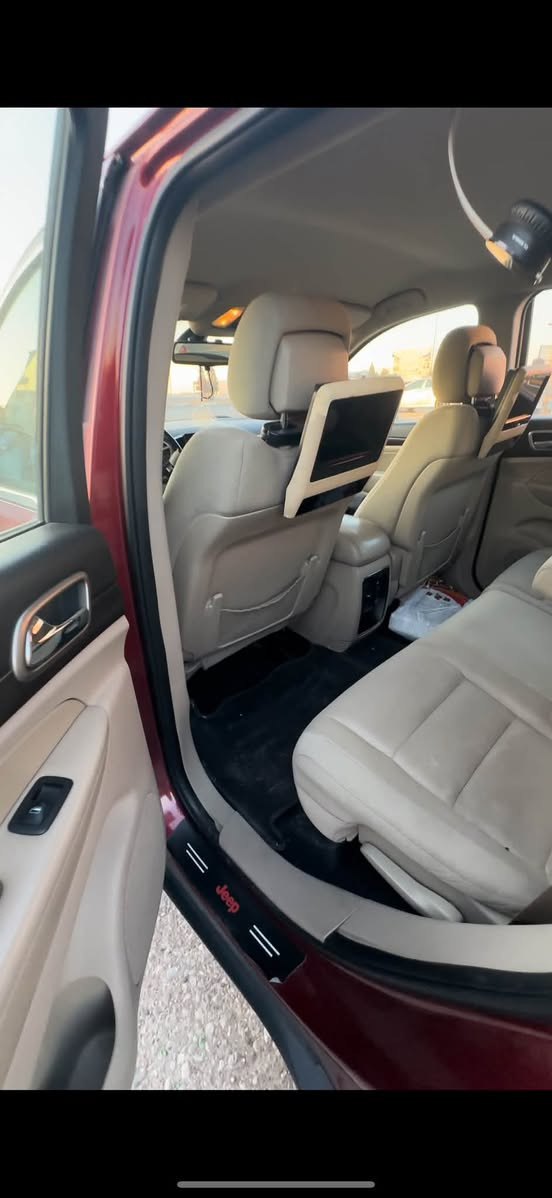 jeep grand chiroke larido 2014

زؤر خاويينه به كلن داخيل بووه 
بسته ك جاملغى سايه ق سبوغه 
له گه ل دوو ساردى بچوك.
په ره شوته كانيشى هه موى به شه رته
سه ياره كه ناو زه رد 
119 هه زار ميل حه قيقى رؤشتييه 
هه مو جامه كانى كامل ده بله واته دژه شكان. 
ده بل ئه كسله. ٦ پستنه 
‎سپيريشى دانه به زييه 
گيرو مه كينه شى به شه رته
شاشه شم كامل به قاعيده لؤ گؤرييه 
به س شاشه و قاعيده ى باى 300$
يانى به عام او سه ياره هه مو شتى به شه رته
سه ياره كه به كلين داخيل بووه
 ته قه و ره قه ى به شه رته

ژمارەی خاوەنی : ***********
