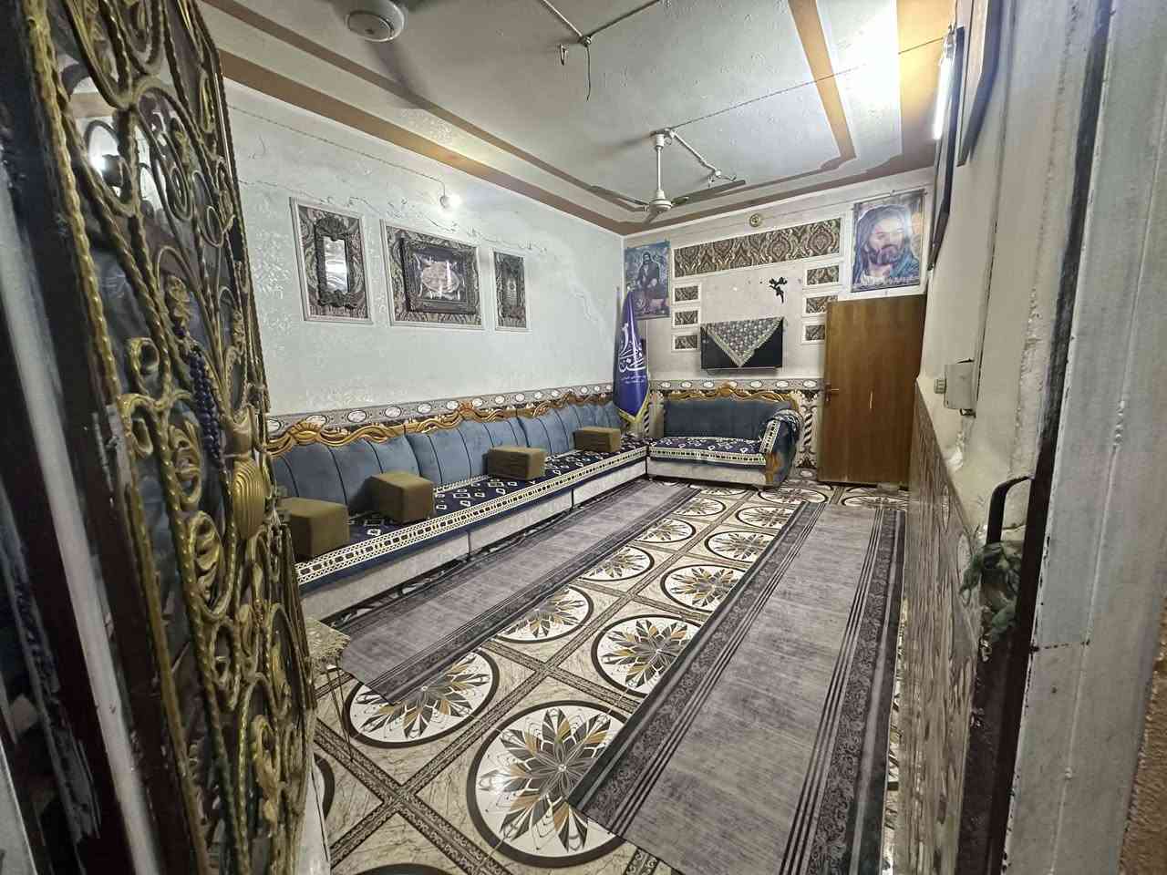 السلام عليكم بيت للبيع شارع الأطباء قرب فرن احمد الموالي مساحة 220 سعر 110 وبي مجال بي  ***********
