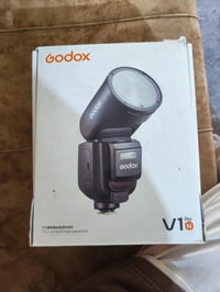 مرحبا فلاش نيكون V1pro  جديد نضيف سعر الجديد 350 اني ابيع 200 مع التوص...