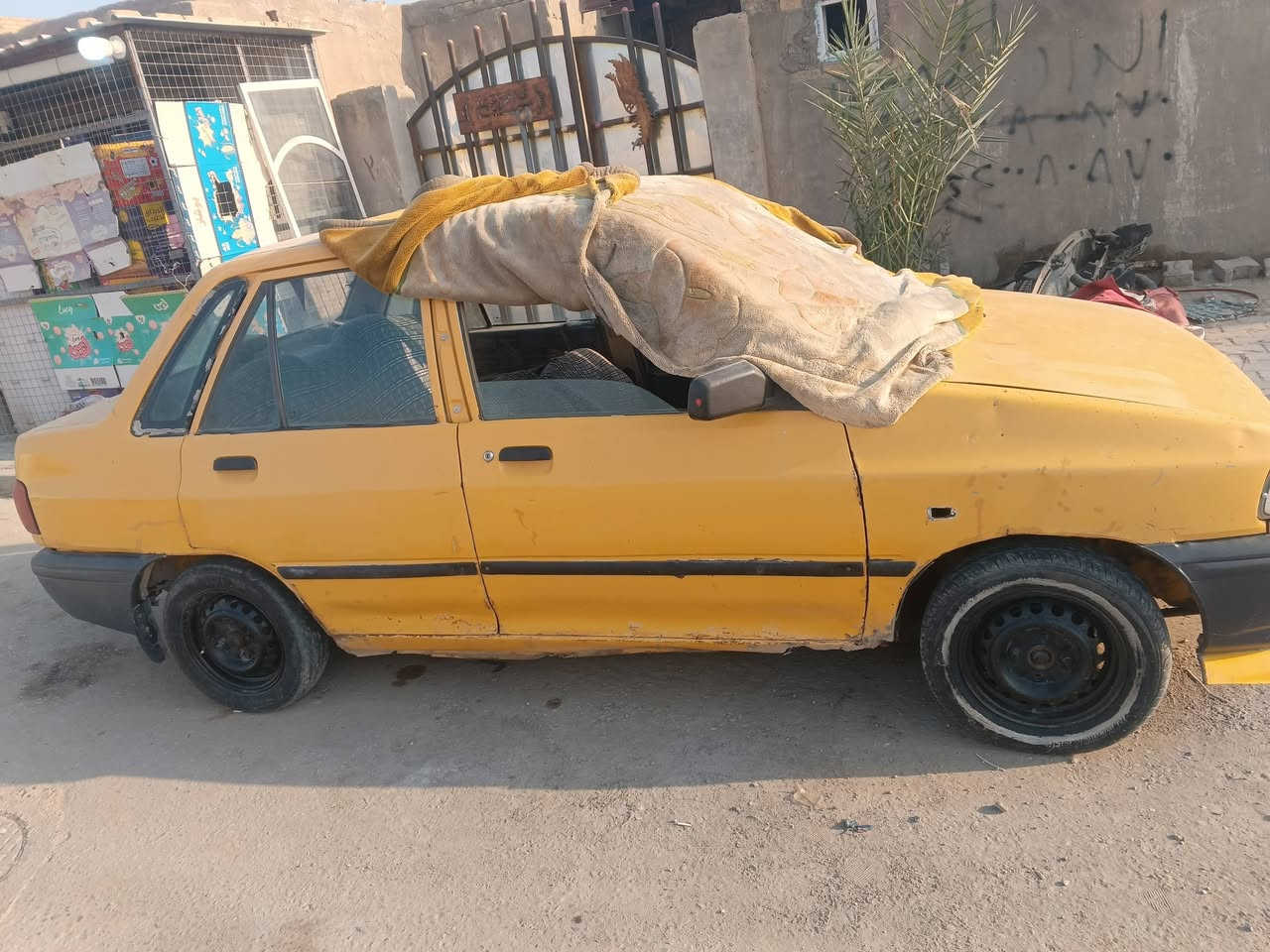 سلام عليكم سايبا موديل 11 سنويه نافذه هيئه عليهة 235 غرامات ماعليهة سياره تخم تأير حداديه كير تمام كربايات شغاله مكينتهة تعبانه بيهة براص مادري كرايم شفت ماعرف جانت تشتغل مابيه شي  بس هسه تشتغل وتطفي ونتركت لن بل دوام مالحك اسويهة شعدك مراوس نزل  ؟ اعيد واكرر سياره متروكه تجي تسحلهة من لباب

