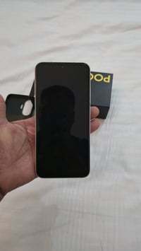لون ابيض لؤلؤي الجهاز نظيف كلش 120 فريم  Snapdragon 8s Gen4  ذاكرة عشو...