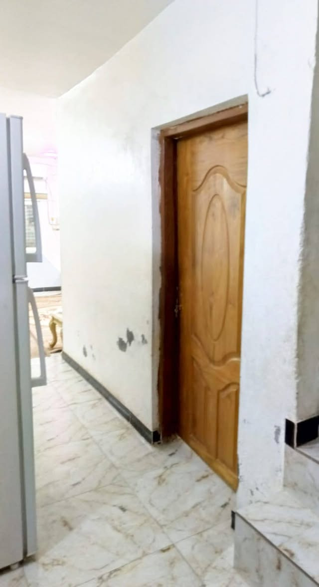 الجلبيه الاولى خلف المحلات الشارع العام خلف اسواق الجوادين المساحه ١٠٠واجه ٥ونزال٢٠/ ***********
