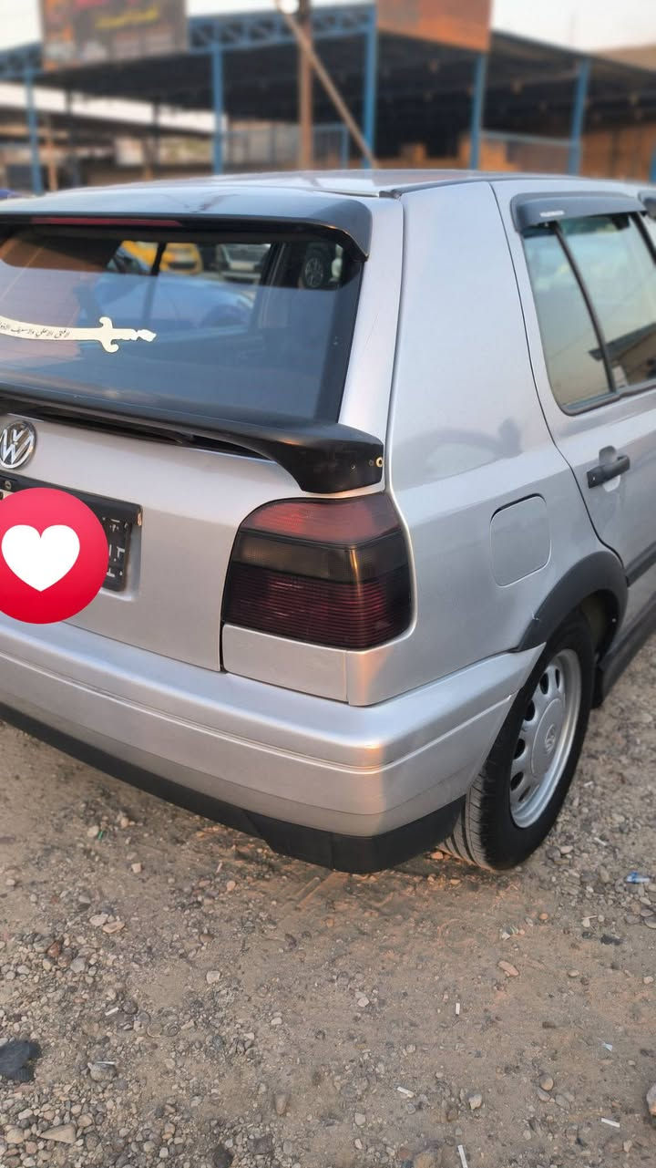 سلام عليكم كولف للبيع موديل 92هزه لل 26 بسمي سياره كامله من كلشي  تبريد شغال رقم بغداد  داخل جديد تخم تاير جديد مكينه 1800 كير اوتو ماتيك باتري جديد لايت زينون  ماناقصه شي ان شاءالله  ***********سعرخاص مكاني المحموديه
