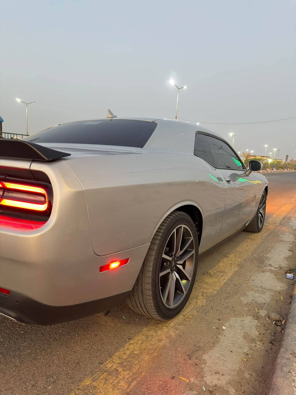 السلام عليكم  للبيع : دوج تشالنجر 2023 GT النداء لأخير 

* الحادث :جاملغ و بنيد .V6

المواصفات :

* تحكمات ستيرن

* شفتات ستيرن

* حساسات خلفية

* شاشة كبيرة تدعم Apple CarPlay & Android Auto

* كاميرا خلفية

* كشنات جلد + كهرباء

* نظام قيادة رياضي (Sport Mode)

* ويل كب حجم 20

* تبريد قطعتين ثلج ما شاء الله

* مواصفات GT المعروفه

* ماشية :15 ألف فقط

رقم.بصره مكان سياره (ابي الخصيب )

السعر 195 ورقه 
رقم الهاتف ***********
