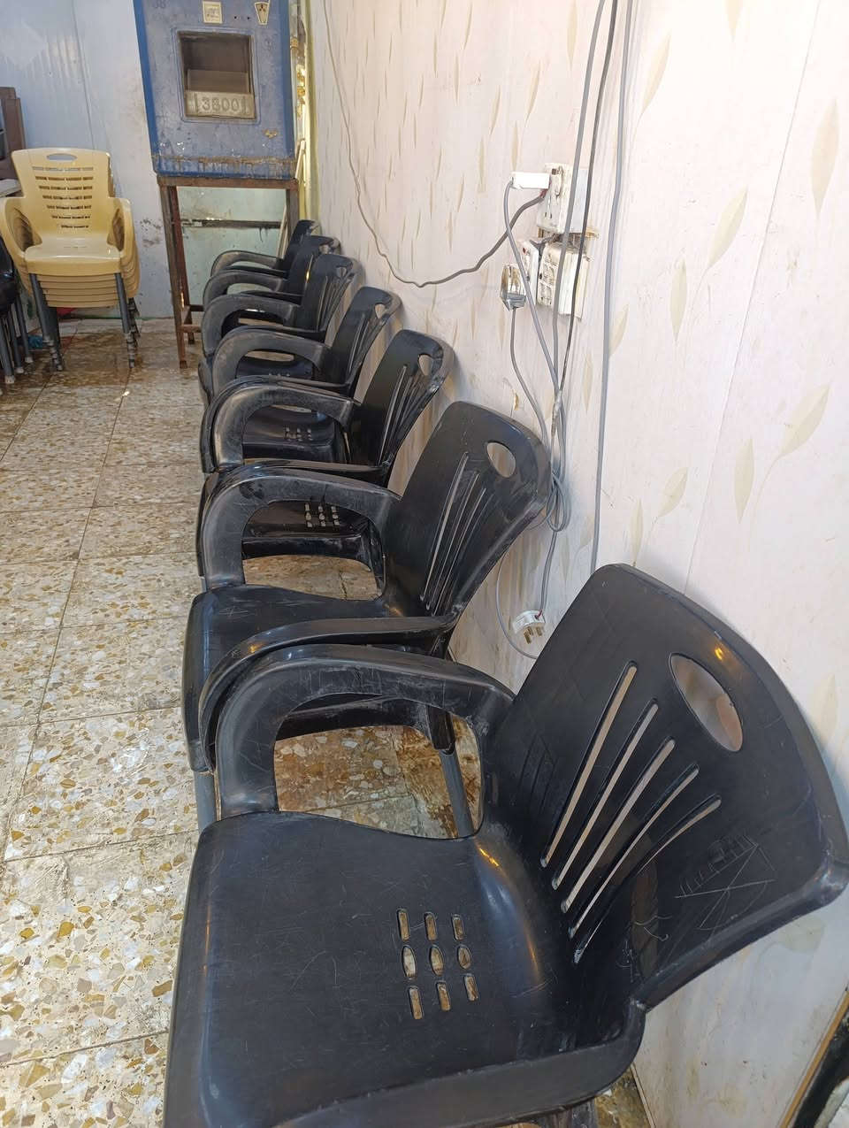 السلام عليكم سكمليات اخو الجديد يشهد الله اشتريتهن الواحد 13الف اريدهن الواحد 10الاف قفل قفل بدون عمله لن كولش نضاف العنوان الحولي شارع 30الاول السوك اتصال أو واتساب ***********
