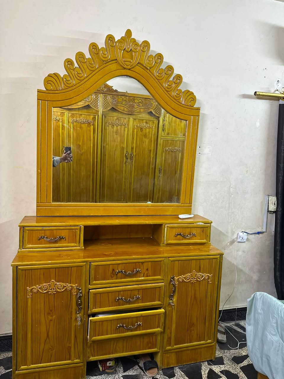 غرفه صاج ستعمال قليل نظافه١٠٠ السعر٧٥٠ العنوان بغداد الاتصال ***********
