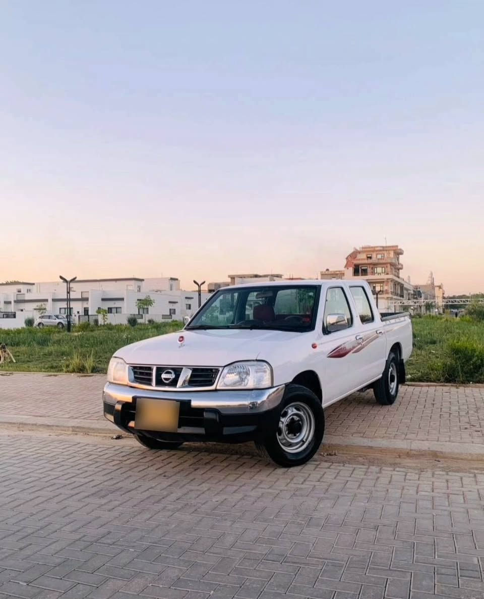 نيسان بيكاب • ٢٠١١ • ١٣٦٠٠٠ كم