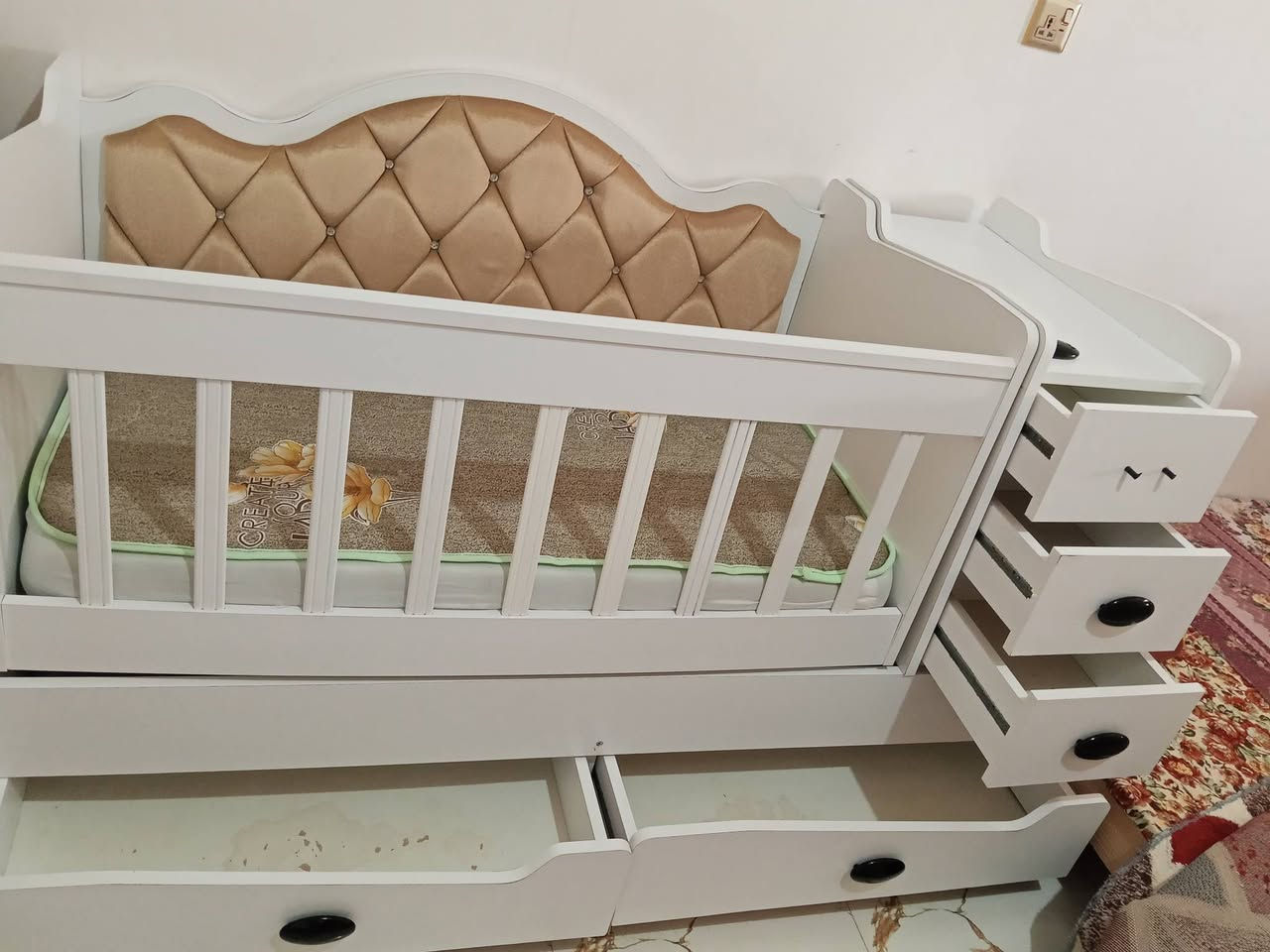 سرير اطفال • برطله