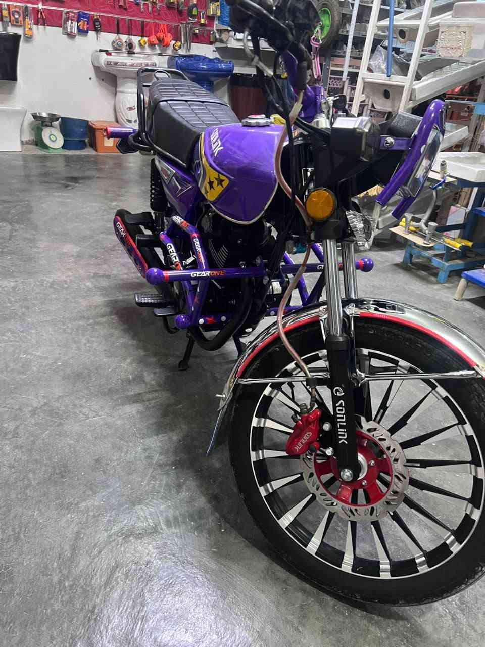 السلام عليكم 
للبيع دراجه سونلك محرك جاكوج  200cc
موديل 25
وياه سويجات 2
بصمات 2
ورقة عاديه
للتواصل (***********)
