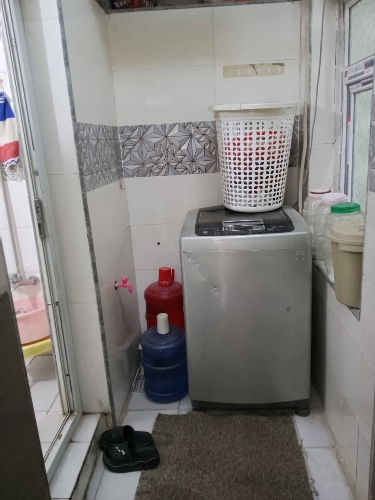 بيت للبيع 125 طابو صرف  خلف مدرسة الجوهره ابوصخير حي مطاط 
بناء طابوق جيري اساس كونكريت والسقف شيلمان بيه غرفتين وصاله واستقبال حمامات داخليه وخارجيه المكان ابوصخير حي مطاط...  للاستفسار خاص 🥰اوع رقم السعر 80وبي مجال رقم لتواصل  ***********
