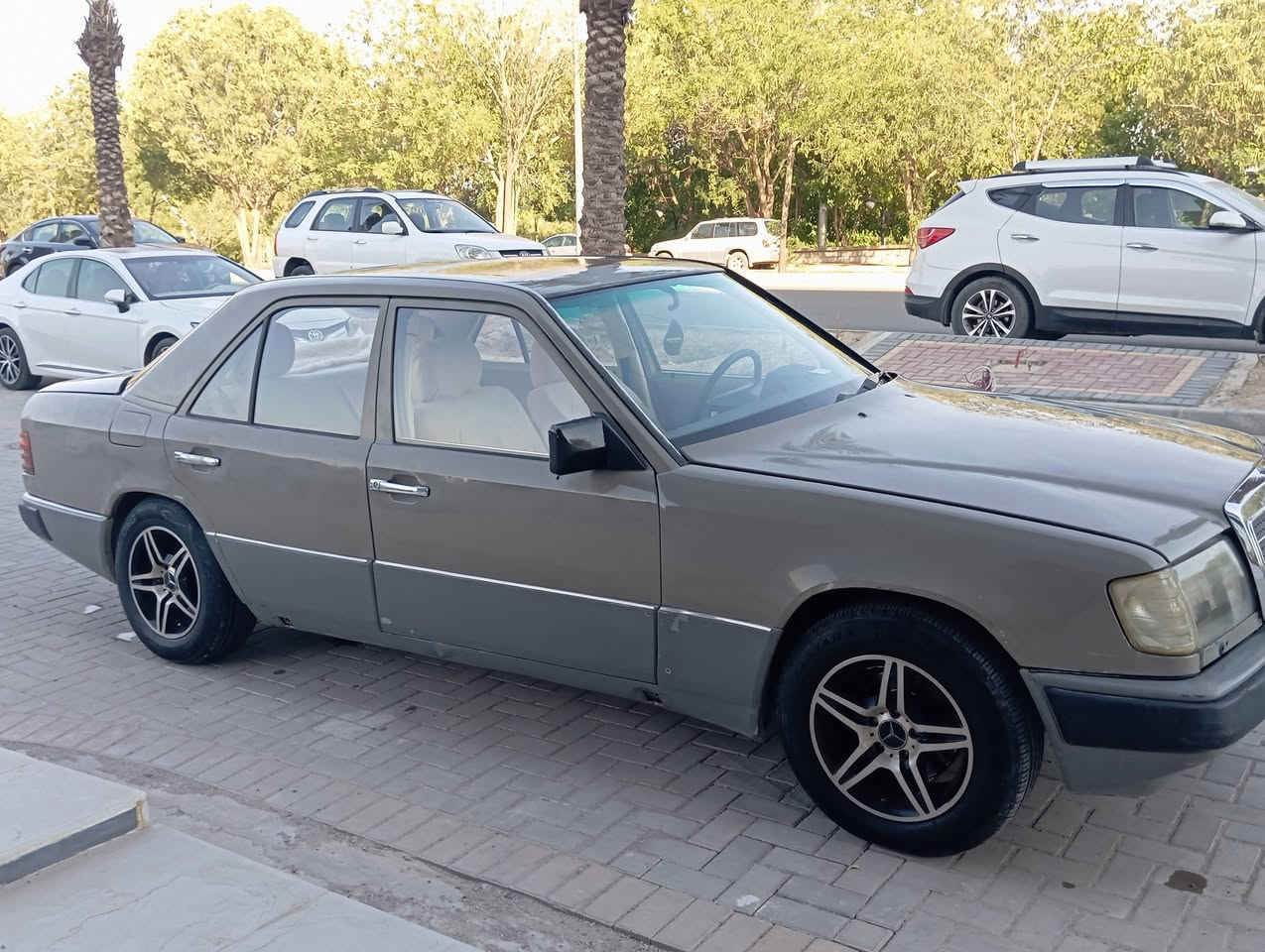 سلاو هاوڕییان فرۆشتنی خێرااا ئەم سەیارە بۆفرۆشتن مودیل 1986 گێر و مەکینە بەشەرتی 1000فیتەر بێ بۆیاخ بۆیاخ بیلادیە سەنەوی لە 2019 بەسەر چووە بەناوی خۆمانەوەیە خاوەنەکەی موجدە چوار تایەی لوک لوک لەسەریەتی سەیارەکە هەتا پیژی جوانە یەک نوقسانی نیە لەگیانە مەکینە 300 بۆزانیاری تر پویەندی بکە لەخزمەتام بۆ سعرکەی 44مەجاڵ @إشارة 
ژ.م ***********
شوین کەلار
