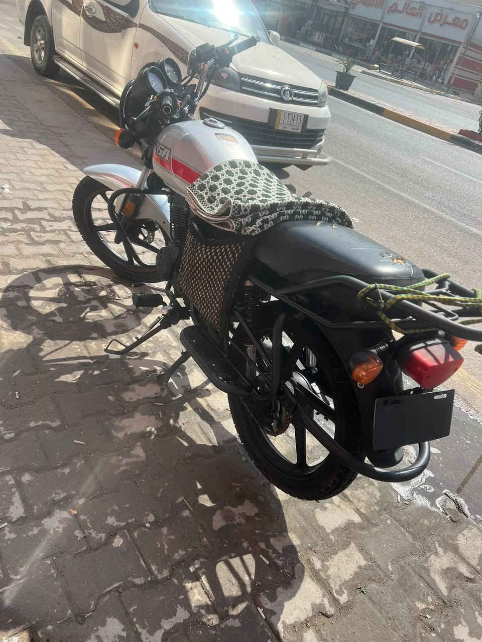 بسبب الوعود الكاذبة دايون نفخ موديل 22
لون رصاصي 
نضافت الدراجة مثل البصورة 
أჂ̤ نقص مابيها بس يمكن رايدلها فيوز  ، ﻼن الشاير يعلكن مرات يشتغلن مرات يعلكن مادري 
باتري جديد مبدللها تخم تايرات جدد شادلها 
سواد الدراجة مرتبة مكحلة 
عنواني كربلاء 
السعر 1350 وبيها مجال حك الجية 
***********
