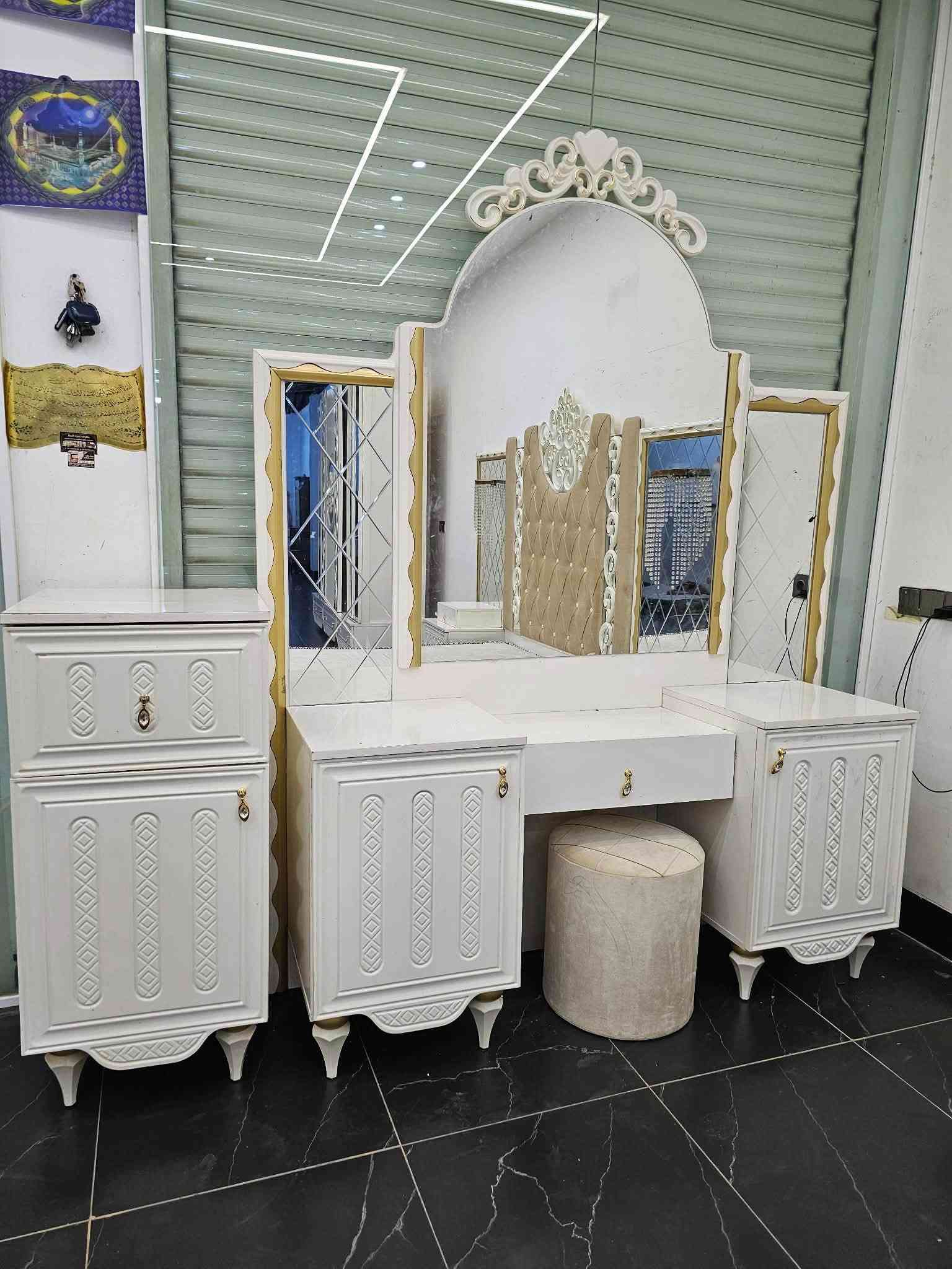 غرفه نوم ملكي 👑 9 قطع لوك صفر كامل انارات لمس اي استفسار اتصال رقم عنوان كركوك ***********
