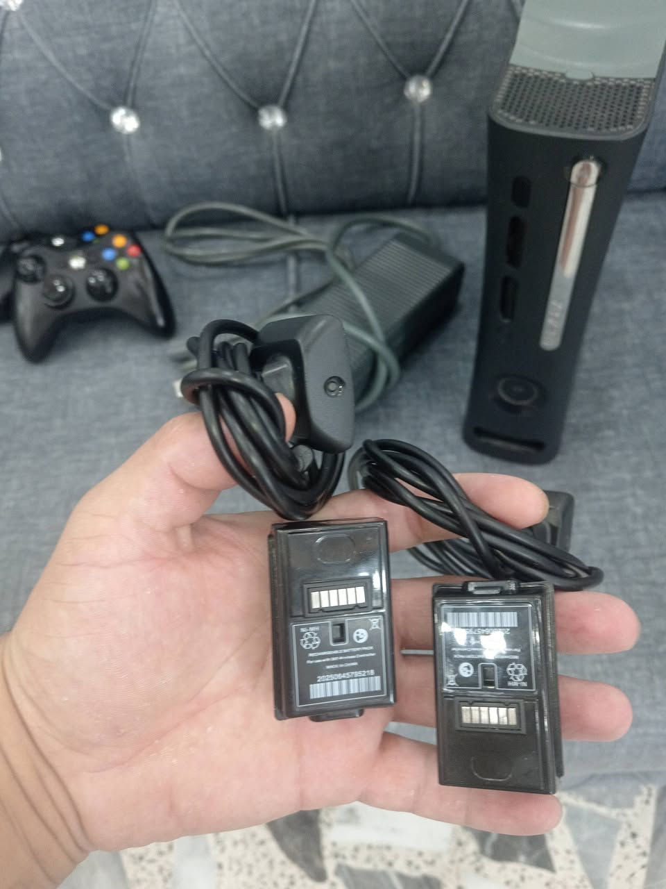 🎮 كاسبر Xbox 360  للبيع 🔥
📌 التفاصيل:
• الجهاز:كاسبر Xbox 360 
• الحالة: نظيف ومرتب
• 🎮 عدد اليدات: 2 بلوتوث
• 🔋 بطاريتين قابلة للشحن
• 🔌 شاحن البطاريات موجود
• ⚡ محولة الكهرباء موجودة
• 🔌 جميع الكيبلات موجودة
• الجهاز شغال ومفحوص

🎮 الألعاب الموجودة:
• Call of Duty: Black Ops 1
• Call of Duty: Black Ops 2
• Call of Duty: Black Ops 3
• Call of Duty: Advanced Warfare
• GTA San Andreas
• FIFA 19
• FIFA Street
• PES 18
• WWE 
وبي بعد العاب 

💰 السعر: 135000 وبي مجال 
📩 للتواصل: خاص او على الرقم: ***********
