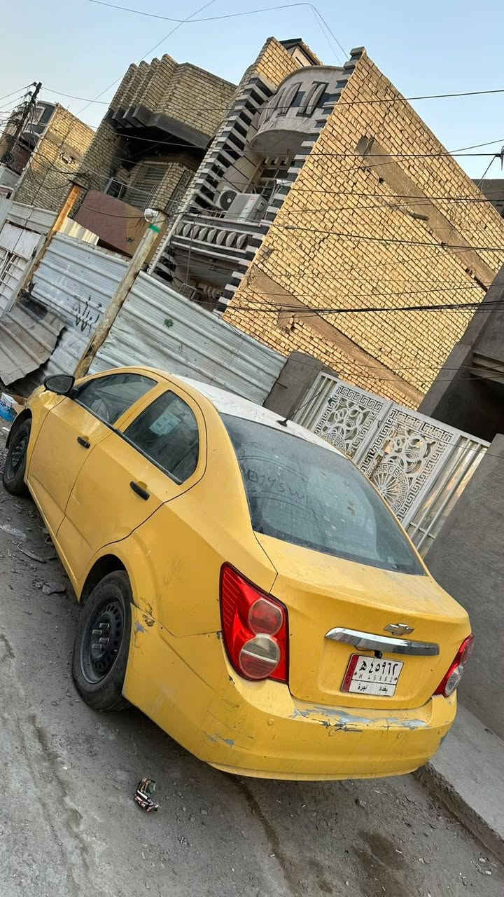 سلام عليكم عندي سياره شوفر ليت سونك للبيع السياره بيه كازكيت وبيه نواقص ابيعه على حاله السياره مابيه ضربيه لون اصفر موديل 2012  واذا حابين تتواصلون وياي هاذ رقمي  *********** عنواني زعفرانيه
