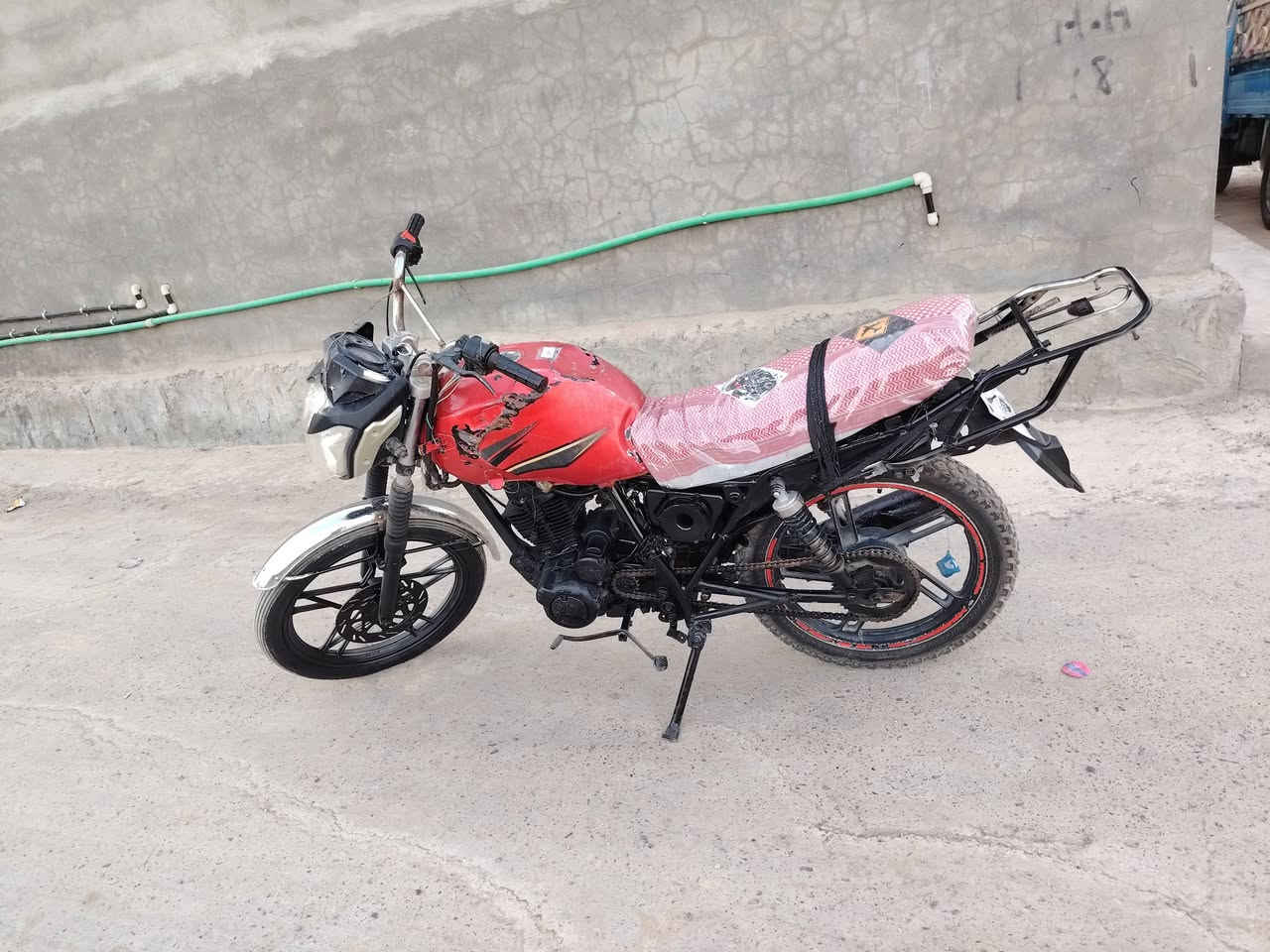 سلام عليكم
#للبيع 

#جمره🔥🏍🏍🏍

#كهربائيات شغال 🚥🚦🔋🚨 

#سلف هندر شغال   يعوزه ربط السلف  👍👍👍👍👍

#تخم #تاير #جديد ⭕⭕⭕⭕🛟

#السعر 290وبه مجال 

👈👈👈👈مكانه صلاح الدين قضاء العلم 👉👉👉👉

📲📲📲📲***********📲📲📲📲📲📲
