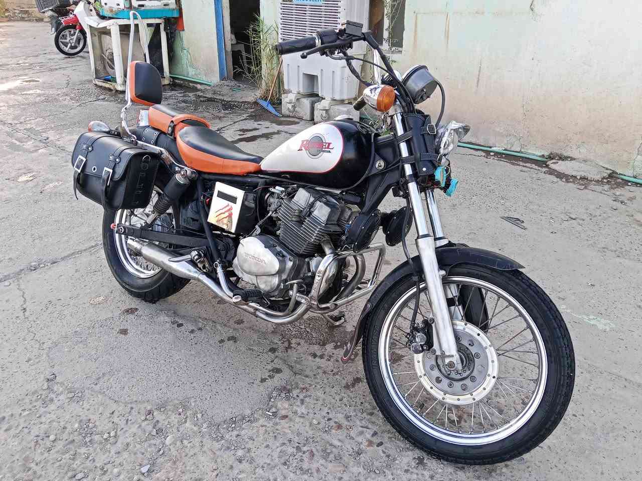 للبيع سعر ٦٥٠ مكان صلاح الدين بلد  *********** بيها مجال

