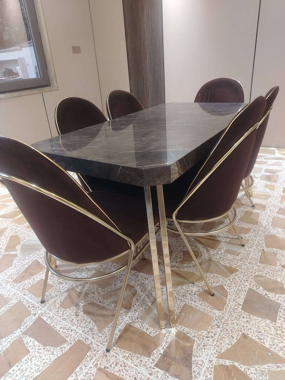 ميز • جانب الايسر • حي الميثاق