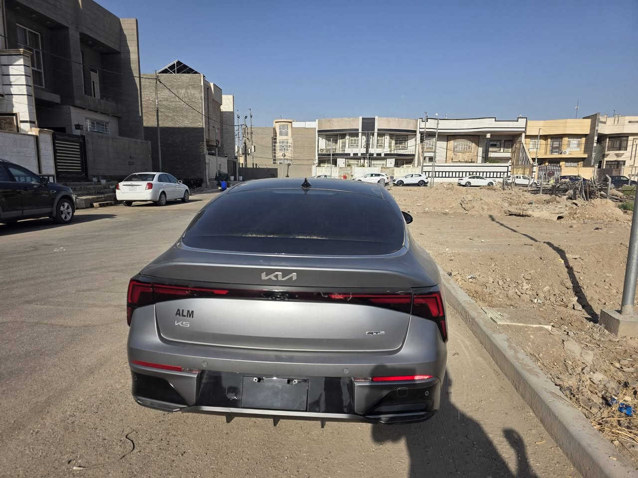 K5  2026 gt line 
لون داخل و خارج مميز ماكو اختها 
فول مواصفات بانوراما 
حادثها تبديل بنيد فقط بدون دواخل 
السيارة فحص مؤقت تترقم بغداد و جميع المحافظات محرك 2500 عادي بدون تيربو صور الحادث بالمنشور 
جميع المواصفات واضحة بالصور السيارة دخول جديد ماشية 6 mi 
السعر مال بيع 185 $ 
مكان السيارة حلة / حي الجامعة 
***********
