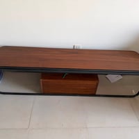ميز تلفيزون صاج حقيقي للبيع وزنة 30 كيلو سعر 200,000 مكان بغداد  للتوا...