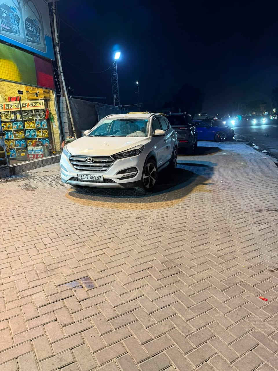 السلام عليكم توسان موديل ٢٠١٦ وارد أمريكي مكينه ١٦٠٠ ضرر جاملغ جه الصدر بدون دواخل وجاملغ صبغ داخل العراق بدون دواخل يعني قطعتين الموصفات بصمه كشن كهرباء صندوك كهرباء داخل عسلي السعر ١٢٥ ورقه وبيه مجال بصيط الاتصال ***********
