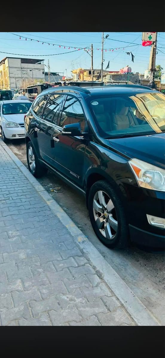 شيفروليه ترافلس جديدة ورخيصة
الموديل .2009
فول الفول المواصفات ✅

فتحة سقف بانوراما 
اشاير بل مري
شاشه وسطيه
مقاعد جلد كهرباء تدفئه
ثلاث قطع تبريد
صندوق كهرباء وشفط
حساسات خلفيه
محرك V6 3.6
كفاله سياره
مراوس بيجب وبامه
 السعر 120
رقم هاتف صاحب سيارة*********** البصرة, العراق
