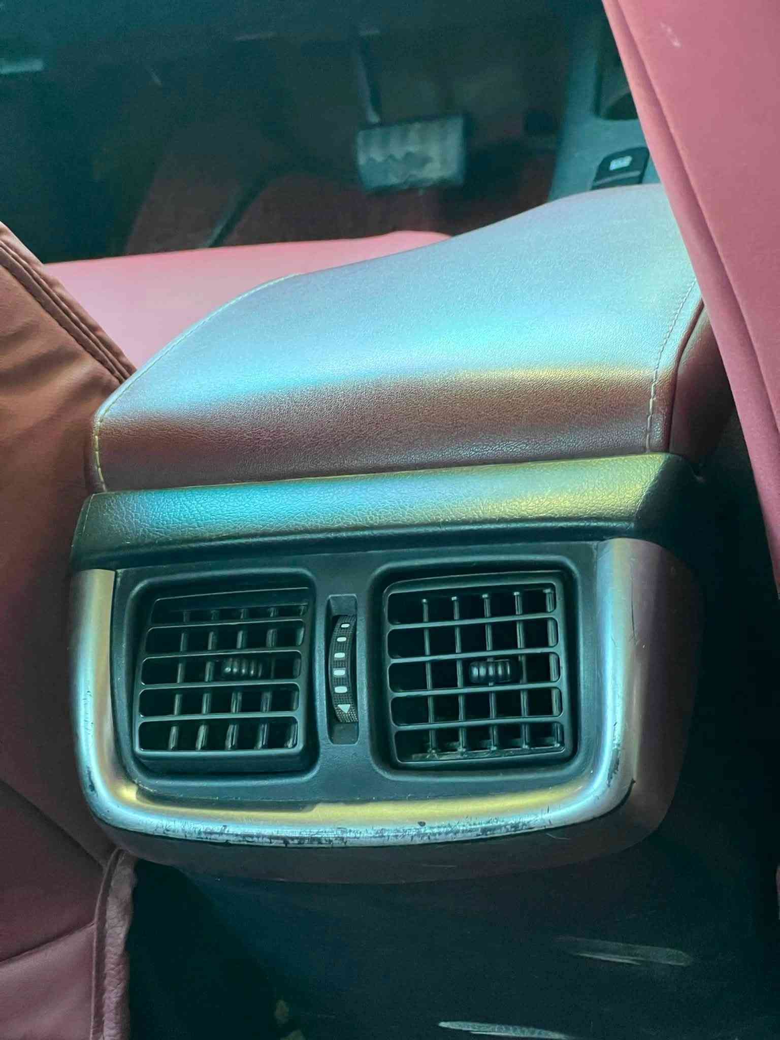 للبيع 
2019كفاله عامه سياره جديده كارتون
ماشيه 100الف رقم بغداد الجديد 
ساز فول مواصفات تبريد كشنات 
بصمه تشغيل تخم تاير حداديه 
سياره مال جناي ما متعوبه 
***********
مكان كوت دجيلي
