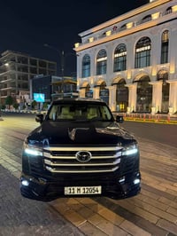 لاندكروزر 2024 توين تيربوا لمتد GXR  ابريم  ماشيه ٣٥ الف حقيقي  السيار...