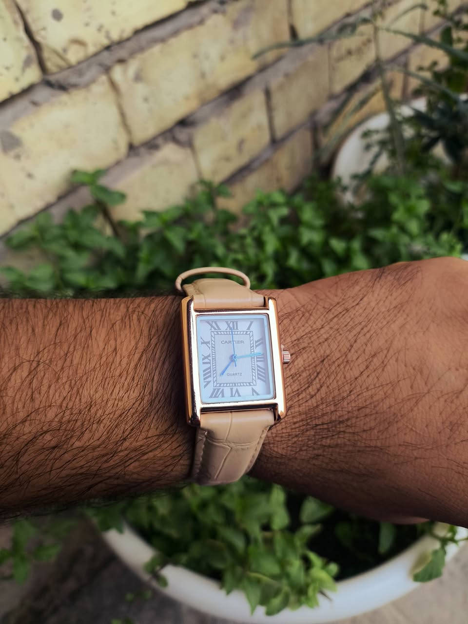 ساعة كلاسيكية بلون بيجي واسود⌚
ساعة كارتير 
خامات التصنيع سل ستيل والسوار جلد مخيط 
المميزات: مقاومة للماء بمدى ١٠٠ متر 
حجز مسبق عليها حتى تدخل قرعة للربح 50 الف — 25 الف 

(ساعة + كارتون + هدية +تدخل سحبه على أربع فائزين كل هذا فقط 10 آلاف دينار )
 يوجد توصيل لجميع محافظات العراق فقط بـ 5 آلاف دينار  

للتواصل :*********** واتساب
