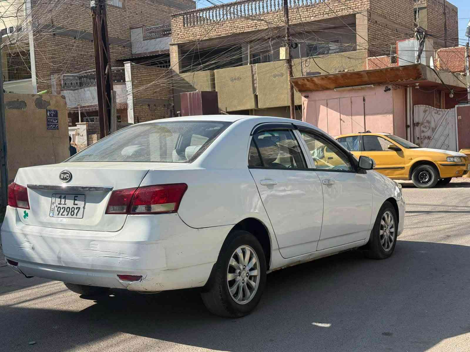 السلام عليكم BYD. G3.  2013 كير اوتماتيك المرغوب 
مكفوله كفاله عامه ضربه وصبغ وتبديل كير ومحرك شرط الكفاله كير مال مني كوبر يعني انسى العطل ميكانيك تبريد منضومة جديده صدر جديد تخم تاير نضيف محرك جديد سيارة ماعايزها اي شي فول مواصفات ماشيه 146 حقيقي سياره حلوه وشرط الفحص رقم بغداد 11 انكليزي والتحويل مباشر هزه جديده سنويه جديده سياره جاهزه على داير مليم ونضيفهحتى طخطخات مابيها ولا حتى بوارد ممتعوبه  السعر 52 مكاني بغداد رقمي 
***********
